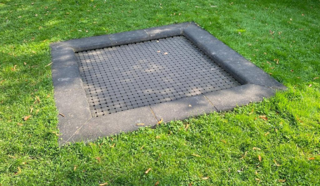 Bodentrampolin im Außengelände