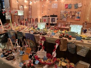 Geschmückte Hütte Martinimarkt Nahaufnahme 