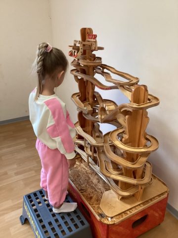 Große Murmelbahn mit dem Namen Loop